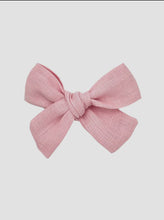 Load image into Gallery viewer, Ester Linen Bow - Pink

