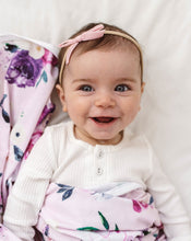 Load image into Gallery viewer, baby in a pink bow
