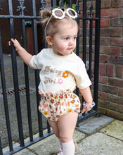 Load image into Gallery viewer, Daisy Girl
