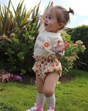Load image into Gallery viewer, Daisy Girl
